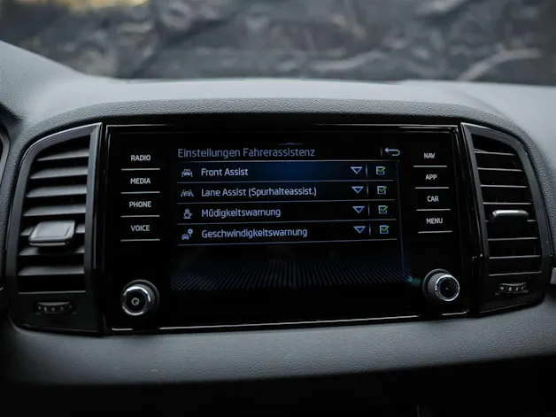 Škoda Karoq 1.5 TSI Selection DSG *Sitzheizung*Lenkradheizung*Rückfahrkamera*