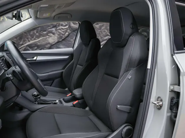 Škoda Karoq 1.5 TSI Selection DSG *Sitzheizung*Lenkradheizung*Rückfahrkamera*