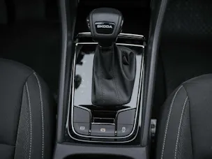 Škoda Karoq 1.5 TSI Selection DSG *Sitzheizung*Lenkradheizung*Rückfahrkamera*
