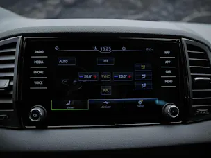 Škoda Karoq 1.5 TSI Selection DSG *Sitzheizung*Lenkradheizung*Rückfahrkamera*