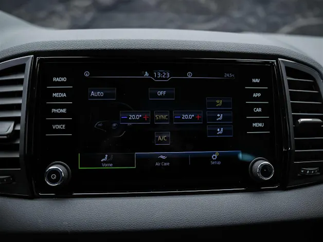 Škoda Karoq 1.5 TSI Selection DSG *Sitzheizung*Lenkradheizung*Rückfahrkamera*