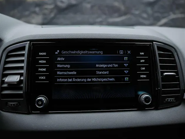 Škoda Karoq 1.5 TSI Selection DSG *Sitzheizung*Lenkradheizung*Rückfahrkamera*