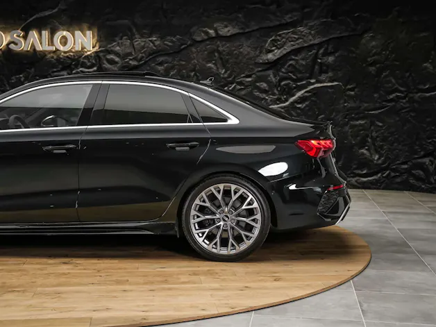 Audi RS3 Limousine 2.5 TSI quattro S-tronic *Head Up*Panorama*Bang&Olufsen*