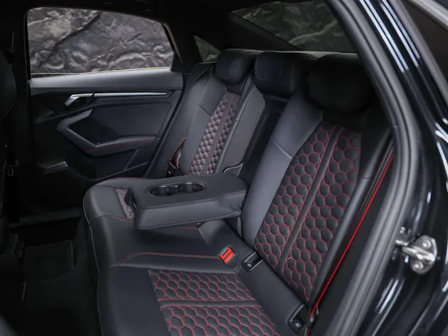 Audi RS3 Limousine 2.5 TSI quattro S-tronic *Head Up*Panorama*Bang&Olufsen*