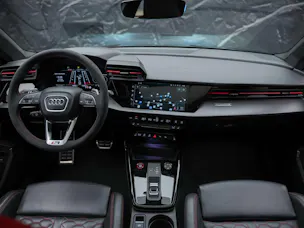 Audi RS3 Limousine 2.5 TSI quattro S-tronic *Head Up*Panorama*Bang&Olufsen*