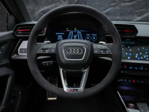 Audi RS3 Limousine 2.5 TSI quattro S-tronic *Head Up*Panorama*Bang&Olufsen*