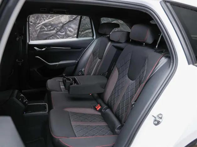 Škoda Octavia Combi 2.0 TSI DSG RS *Werksgarantie*Head Up Display*Abstandsregler*
