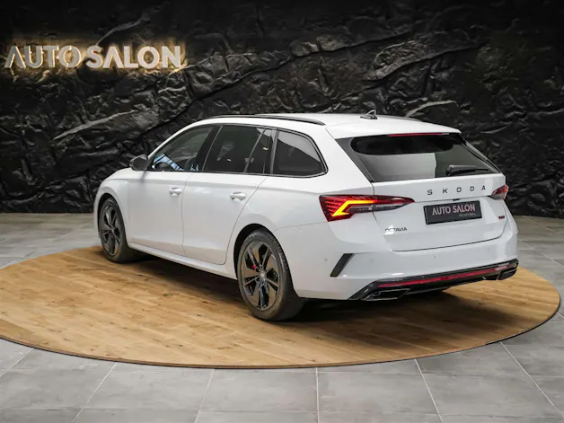 Škoda Octavia Combi 2.0 TSI DSG RS *Werksgarantie*Head Up Display*Abstandsregler*