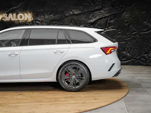 Škoda Octavia Combi 2.0 TSI DSG RS *Werksgarantie*Head Up Display*Abstandsregler*