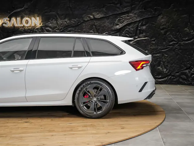 Škoda Octavia Combi 2.0 TSI DSG RS *Werksgarantie*Head Up Display*Abstandsregler*