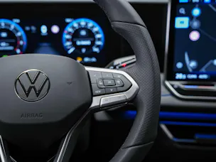 VW Tiguan 1.5 TSI evo2 mHEV R-Line DSG *Abstandsregler*Massage*Lenkradheizung*