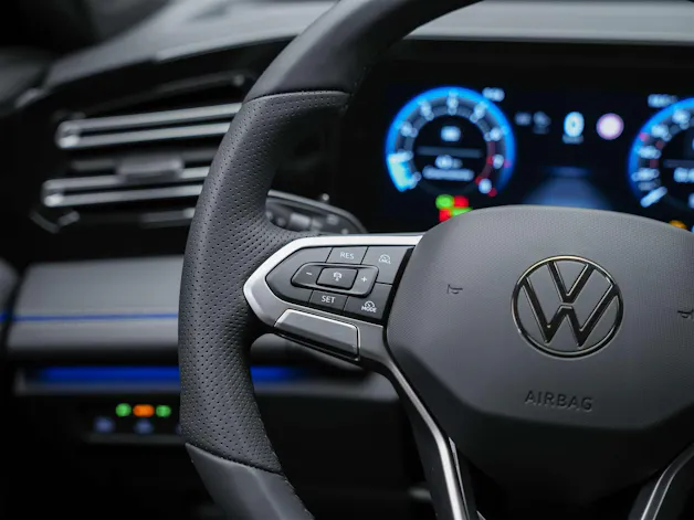 VW Tiguan 1.5 TSI evo2 mHEV R-Line DSG *Abstandsregler*Massage*Lenkradheizung*