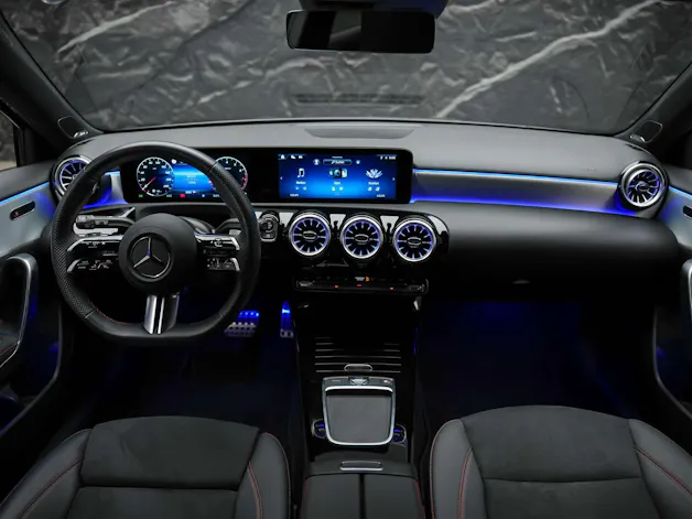 Mercedes-Benz A 250 AMG Line 4Matic 8G-DCT *Facelift*Multibeam LED*AMG Line Advanced plus*