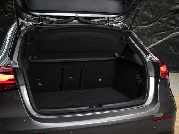 Mercedes-Benz A 250 AMG Line 4Matic 8G-DCT *Facelift*Multibeam LED*AMG Line Advanced plus*