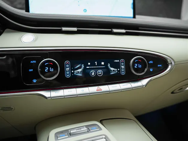 Genesis GV70 2.5 TGDI Luxury AT8 AWD *Panorama*Lexicon*Massage*Sitzlüftung*