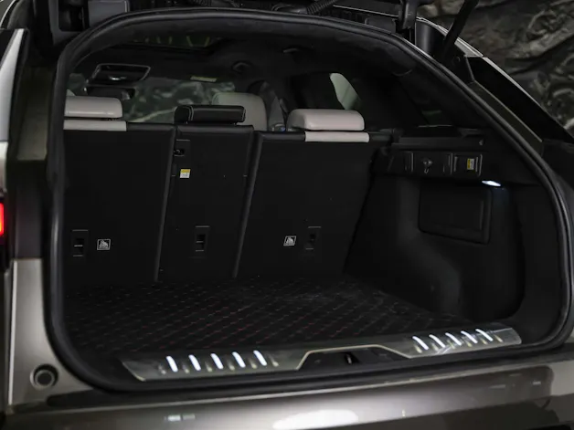 Land Rover Range Rover Velar R-Dynamic P 380 HSE *First Edition*Massage*Panorama*360°Kamera*Sitzbelüftung*