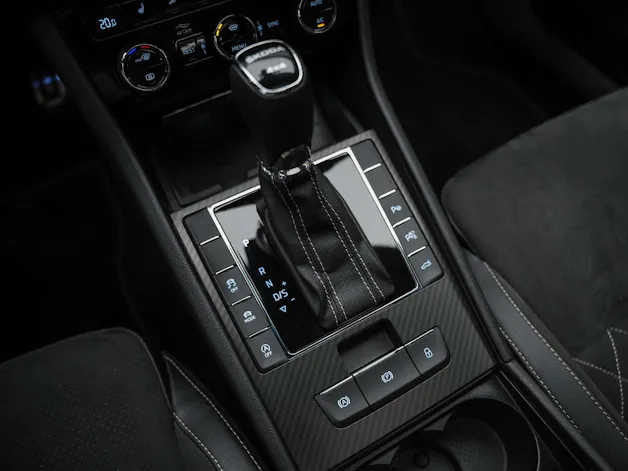 Škoda Superb Combi 2.0 TSI 280 SportLine 4x4 DSG *Facelift*Panorama*Sportsitze*360°Kamera*