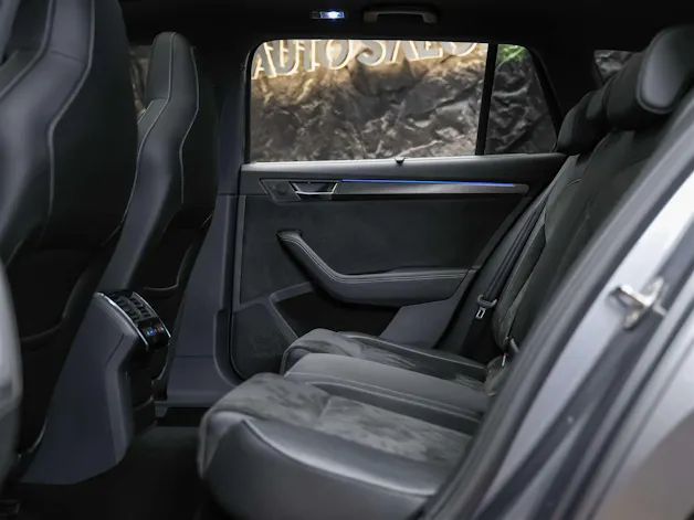 Škoda Superb Combi 2.0 TSI 280 SportLine 4x4 DSG *Facelift*Panorama*Sportsitze*360°Kamera*