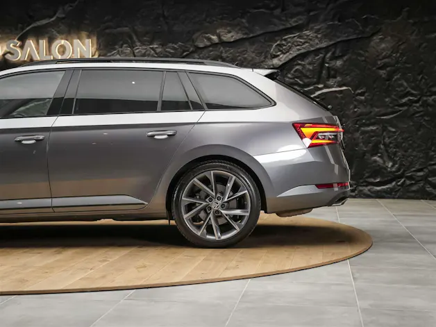 Škoda Superb Combi 2.0 TSI 280 SportLine 4x4 DSG *Facelift*Panorama*Sportsitze*360°Kamera*