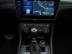 Škoda Superb Combi 2.0 TSI 280 SportLine 4x4 DSG *Facelift*Panorama*Sportsitze*360°Kamera*