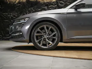 Škoda Superb Combi 2.0 TSI 280 SportLine 4x4 DSG *Facelift*Panorama*Sportsitze*360°Kamera*