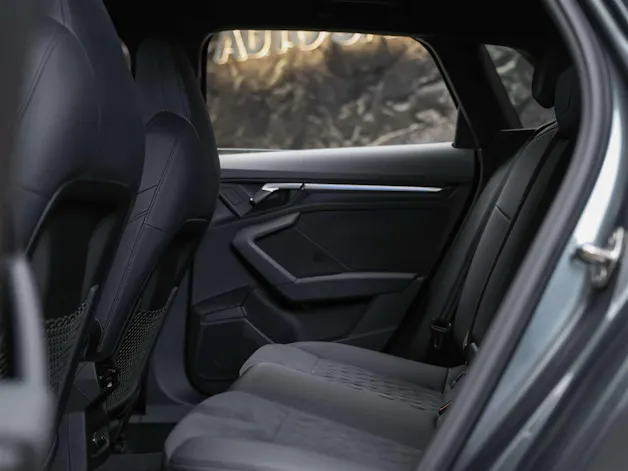 Audi RS3 Sportback 2.5 TSI quattro S-tronic *RS Sport Abgasanlage*RS Sportsitze*Sitzheizung*Adaptives Fahrwerk