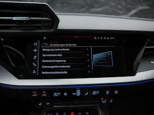 Audi RS3 Sportback 2.5 TSI quattro S-tronic *RS Sport Abgasanlage*RS Sportsitze*Sitzheizung*Adaptives Fahrwerk