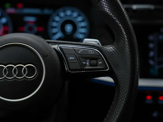 Audi RS3 Sportback 2.5 TSI quattro S-tronic *RS Sport Abgasanlage*RS Sportsitze*Sitzheizung*Adaptives Fahrwerk