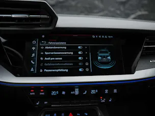 Audi RS3 Sportback 2.5 TSI quattro S-tronic *RS Sport Abgasanlage*RS Sportsitze*Sitzheizung*Adaptives Fahrwerk