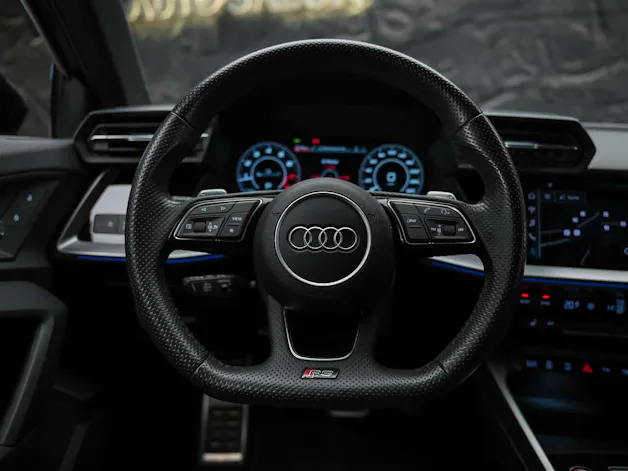 Audi RS3 Sportback 2.5 TSI quattro S-tronic *RS Sport Abgasanlage*RS Sportsitze*Sitzheizung*Adaptives Fahrwerk