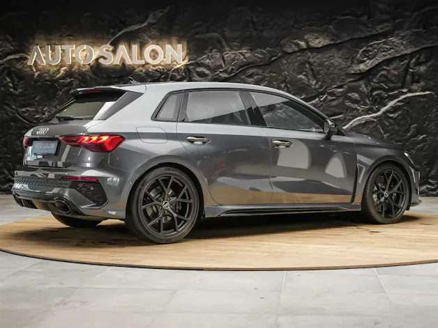 Audi RS3 Sportback 2.5 TSI quattro S-tronic *RS Sport Abgasanlage*RS Sportsitze*Sitzheizung*Adaptives Fahrwerk