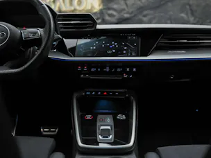 Audi RS3 Sportback 2.5 TSI quattro S-tronic *RS Sport Abgasanlage*RS Sportsitze*Sitzheizung*Adaptives Fahrwerk