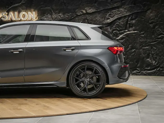 Audi RS3 Sportback 2.5 TSI quattro S-tronic *RS Sport Abgasanlage*RS Sportsitze*Sitzheizung*Adaptives Fahrwerk