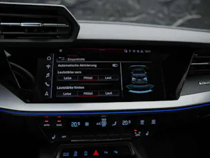 Audi RS3 Sportback 2.5 TSI quattro S-tronic *RS Sport Abgasanlage*RS Sportsitze*Sitzheizung*Adaptives Fahrwerk