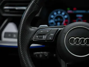 Audi RS3 Sportback 2.5 TSI quattro S-tronic *RS Sport Abgasanlage*RS Sportsitze*Sitzheizung*Adaptives Fahrwerk