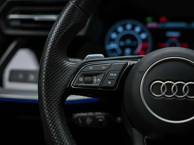 Audi RS3 Sportback 2.5 TSI quattro S-tronic *RS Sport Abgasanlage*RS Sportsitze*Sitzheizung*Adaptives Fahrwerk