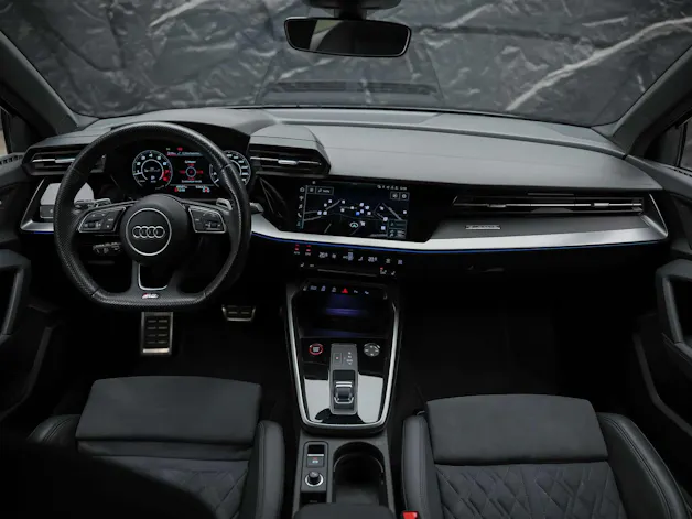 Audi RS3 Sportback 2.5 TSI quattro S-tronic *RS Sport Abgasanlage*RS Sportsitze*Sitzheizung*Adaptives Fahrwerk