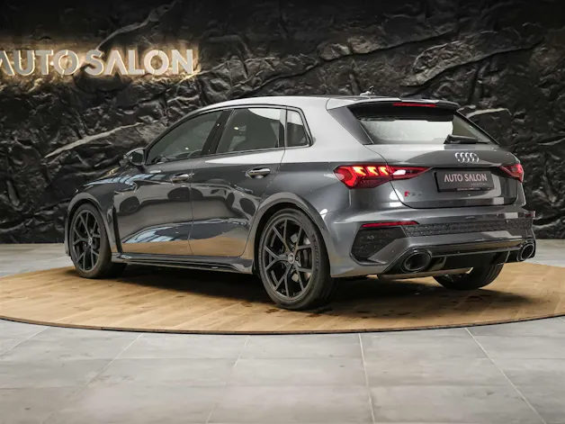Audi RS3 Sportback 2.5 TSI quattro S-tronic *RS Sport Abgasanlage*RS Sportsitze*Sitzheizung*Adaptives Fahrwerk