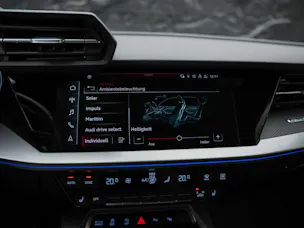 Audi RS3 Sportback 2.5 TSI quattro S-tronic *RS Sport Abgasanlage*RS Sportsitze*Sitzheizung*Adaptives Fahrwerk