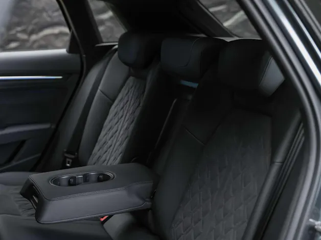 Audi RS3 Sportback 2.5 TSI quattro S-tronic *RS Sport Abgasanlage*RS Sportsitze*Sitzheizung*Adaptives Fahrwerk
