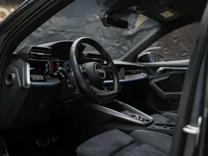 Audi RS3 Sportback 2.5 TSI quattro S-tronic *RS Sport Abgasanlage*RS Sportsitze*Sitzheizung*Adaptives Fahrwerk