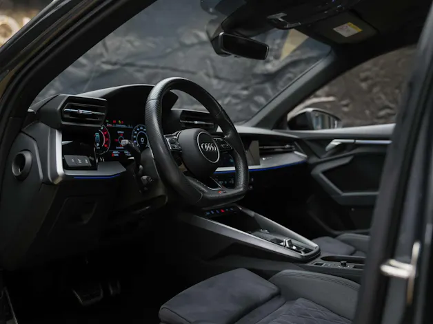 Audi RS3 Sportback 2.5 TSI quattro S-tronic *RS Sport Abgasanlage*RS Sportsitze*Sitzheizung*Adaptives Fahrwerk