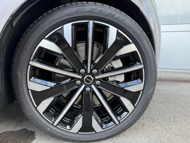 Volvo XC60 T8 eAWD Ultra Dark Geartronic