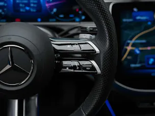 Mercedes-Benz E 220 d AMG Line 9G-Tronic *21" Felgen*Assistent Paket*Anhängerkupplung*