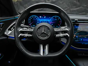 Mercedes-Benz E 220 d AMG Line 9G-Tronic *21" Felgen*Assistent Paket*Anhängerkupplung*