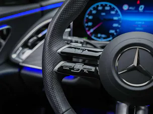 Mercedes-Benz E 220 d AMG Line 4matic Kombi *Werksgarantie*21" Felgen*Abstandsregler*