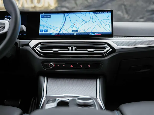 BMW 330i xDrive Steptronic M Sport Pro *Werksgarantie*Abstandsregler*Head Up Display*