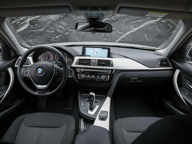 BMW 320d xDrive Touring Steptronic *Head Up Display*Abstandsregler*Adaptiver LED Scheinwerfer*