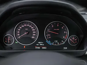 BMW 320d xDrive Touring Steptronic *Head Up Display*Abstandsregler*Adaptiver LED Scheinwerfer*