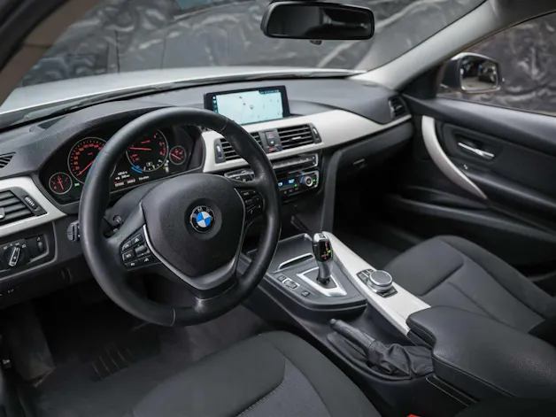 BMW 320d xDrive Touring Steptronic *Head Up Display*Abstandsregler*Adaptiver LED Scheinwerfer*